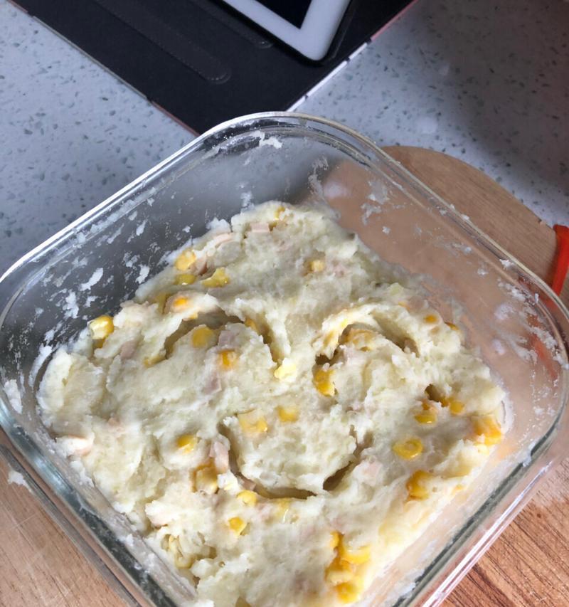 五彩奶香土豆泥的做法（以自然食材制作美味的营养土豆泥）