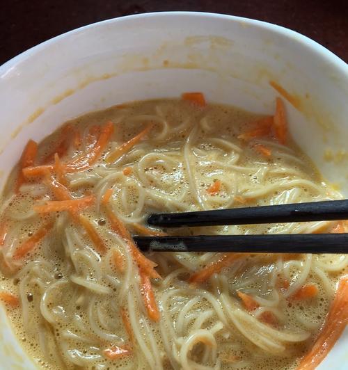 五彩面条，健康美味的选择（多彩食材搭配）