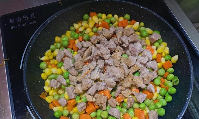 五彩焖饭，美味佳肴的制作方法（以五种颜色搭配）