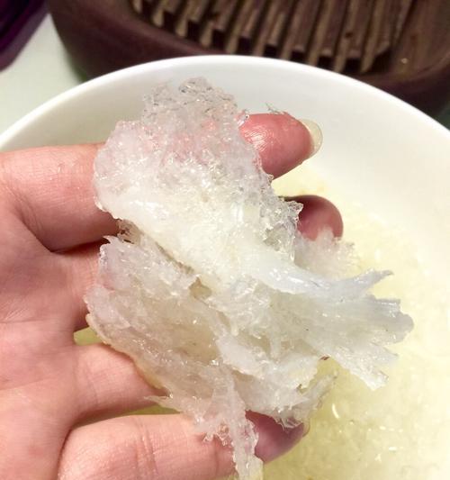 以铁皮石斛花燕窝为主材，精制美食（探寻铁皮石斛花燕窝的营养和制作方法）