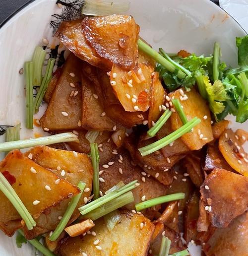 鲜香美味的铁板干锅土豆片制作方法（手把手教你做土豆干锅）