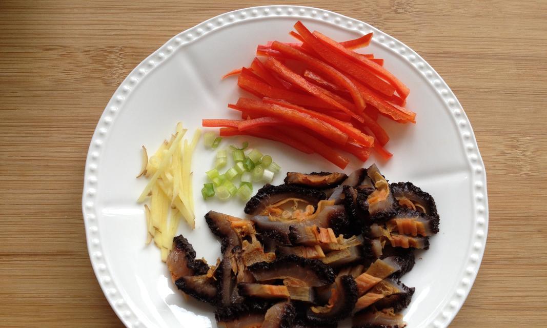 美味健康甜红椒汁（用红椒打造独具风味的佳肴）