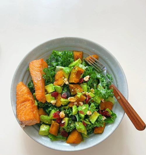 清爽美味甜橙羽衣甘蓝沙拉制作方法（健康美食）