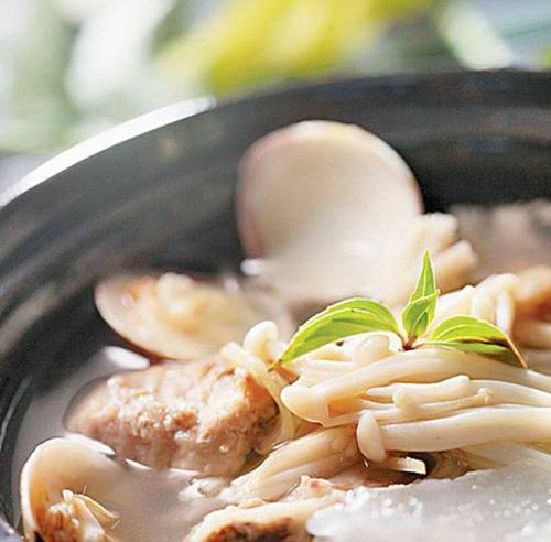 以天麻罗卜排骨汤为主题的营养美食（营养丰富的天麻罗卜排骨汤）
