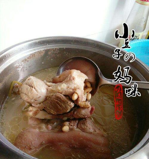 以蹄髈黄豆汤为主的营养丰富的健康汤品（汤品制作方法详解）