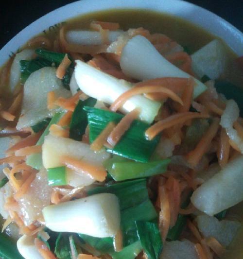 健康美味——以蒜苗沙拉为主的饮食（新颖口感、营养丰富）