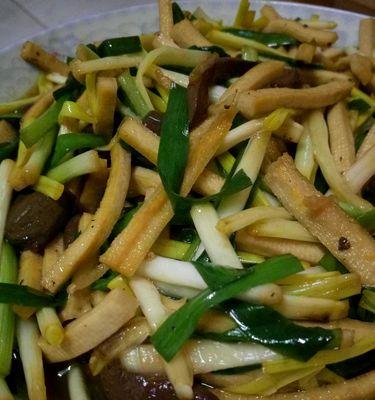 蒜黄豆腐的制作方法（口感丰富）