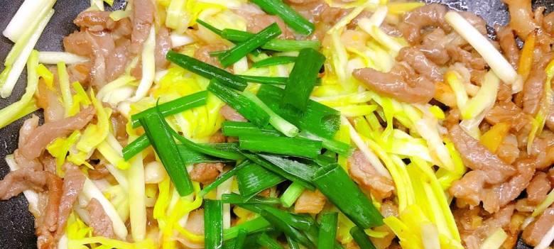 蒜黄炒肉的做法（美味又健康的家常菜）