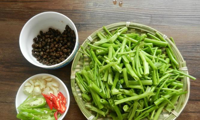 蒜爆空心菜梗（家常下饭好菜）