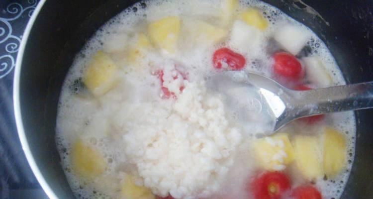 酸甜水果汤，滋味清新爽口（打造夏日清凉口感）