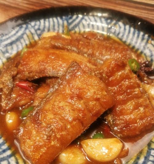酸甜带鱼的做法与秘诀（掌握制作技巧）