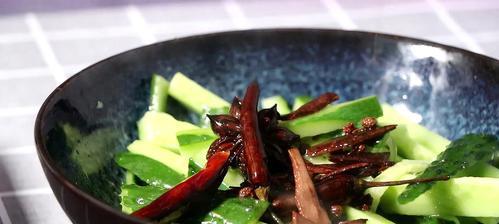 口感爽脆，酸中带甜的黄瓜小食（口感爽脆）