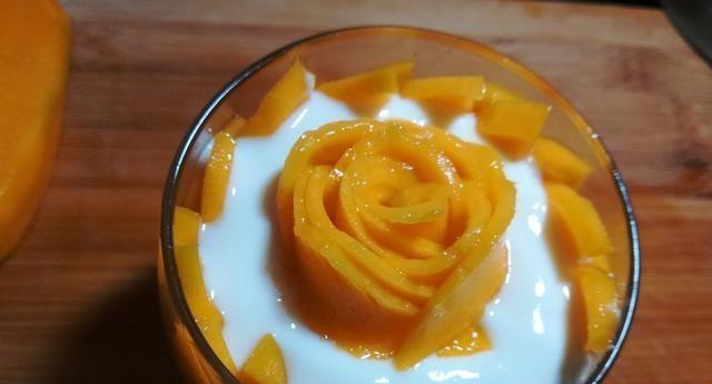 营养美味，酸奶芒果冻轻松做（以芒果为主材料的酸奶芒果冻做法）