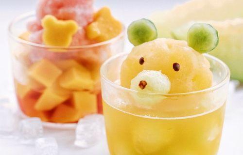 打造清凉夏日的水果刨冰（制作简单实用）