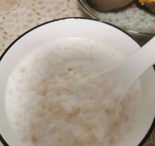 健康早餐推荐——水果牛奶麦片粥（美味健康）