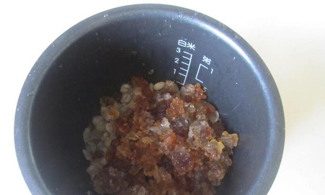 享受夏日清爽，学会做桃胶水果羹（口感细腻爽口）