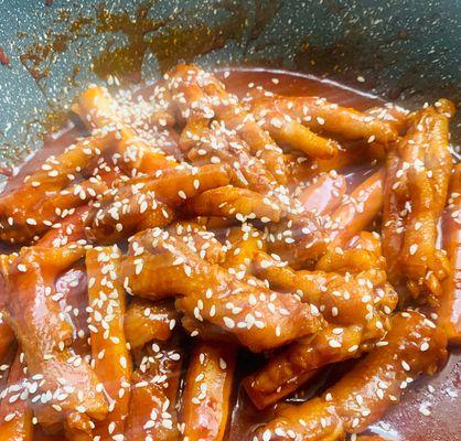 美味可口的水果炖鸡爪（多种水果让炖鸡爪更加营养）