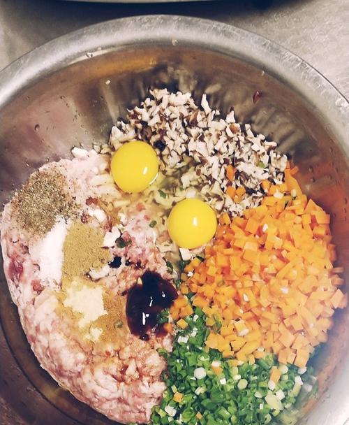 水彩饺子的做法（用紫薯和胡萝卜打造彩色美食）
