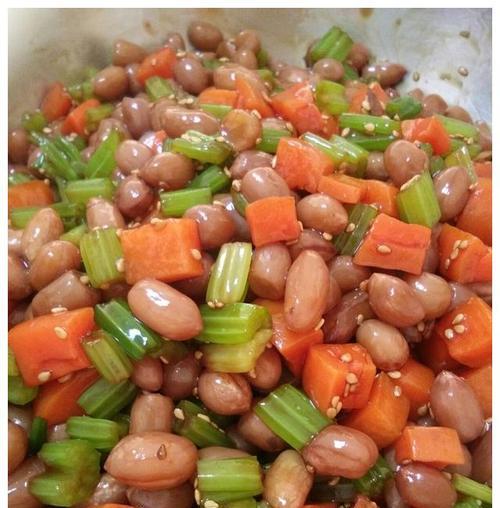 如何以芹菜花生拌为主料制作一道美味又健康的佳肴（如何以芹菜花生拌为主料制作一道美味又健康的佳肴）