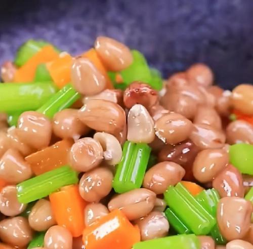 如何以芹菜花生拌为主料制作一道美味又健康的佳肴（如何以芹菜花生拌为主料制作一道美味又健康的佳肴）