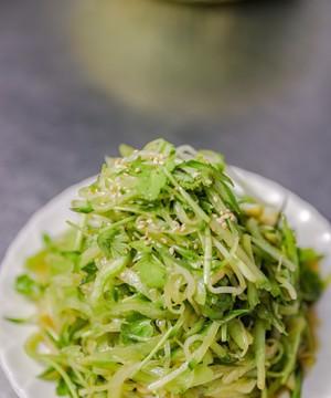 爽口萝卜丝凉拌，清爽好滋味（清凉夏日）