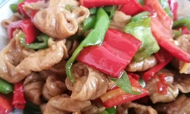 香酥双味炸肥肠的制作秘籍（美味不止一味）