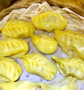 双色香芹饺子的制作方法（手把手教你做美味双色香芹饺子）
