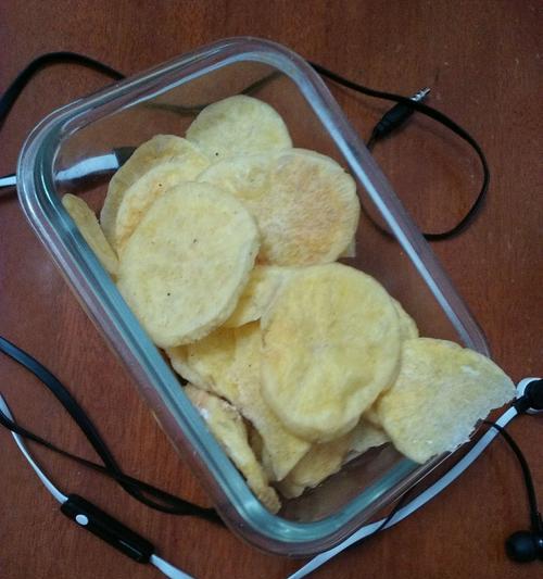 美味双色薯片的制作方法（用红薯和紫薯制作双色薯片）