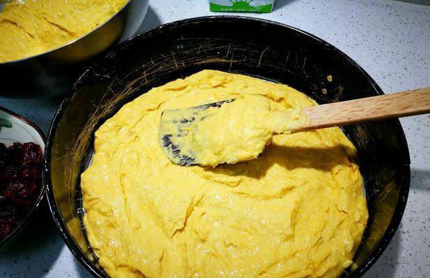 教你轻松制作双色南瓜枣花发糕（南瓜+枣子=营养与美味）