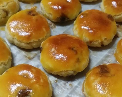 双色梅花小饼制作方法详解（美味可口的传统点心）