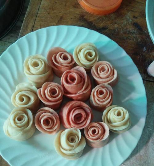 如何制作双色玫瑰花（教你如何用简单的方作双色玫瑰花）