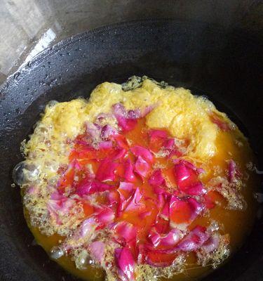 如何制作双色玫瑰花（教你如何用简单的方作双色玫瑰花）