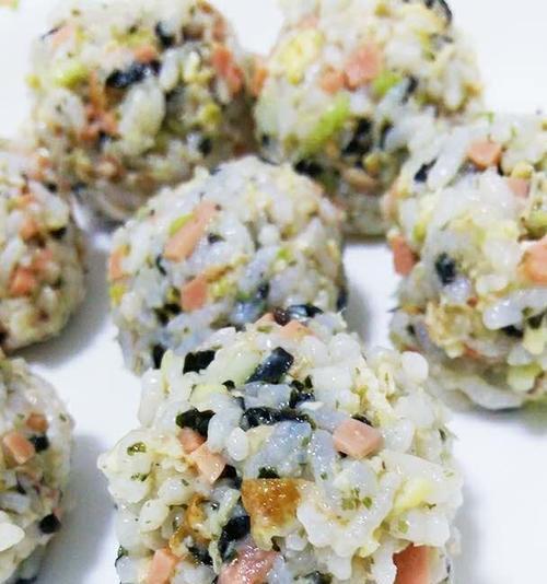 轻松DIY双色绝味海苔饭团（用这个简单的配方）