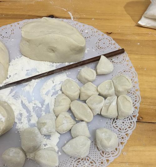双色饺子皮的制作方法（如何制作颜值爆表的双色饺子皮）