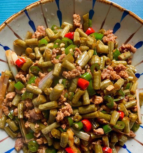 双色椒炒肉丁，美味健康好滋味（家常餐桌必备）