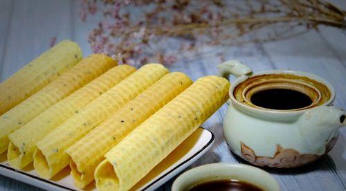 如何制作美味双色鸡蛋卷（学会制作这道美味的早餐）