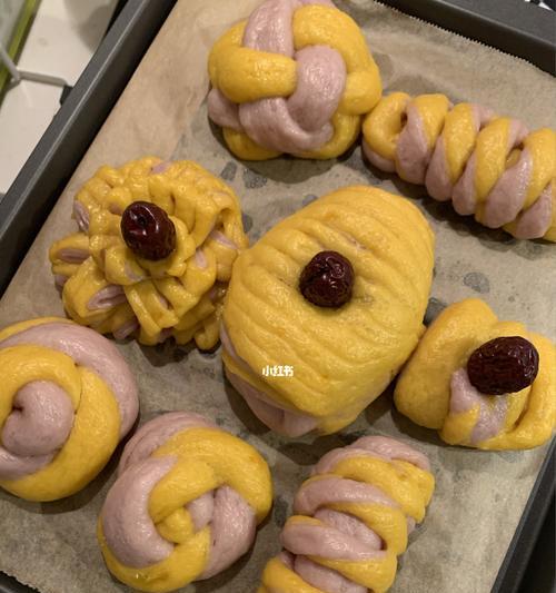 以亚麻籽粉双色花卷为主角的健康早餐（亚麻籽粉的营养价值与花卷的制作方法）