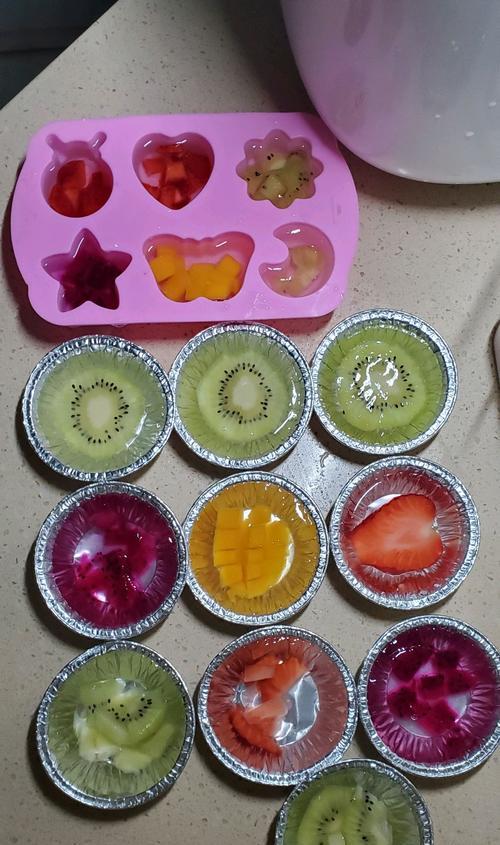 美味双色果冻的制作方法（手把手教你制作鲜美可口的双色果冻）
