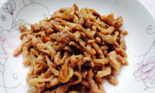 美味双色甘蓝炒肉丝的做法（简单易学）