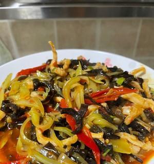 美味双色甘蓝炒肉丝的做法（简单易学）