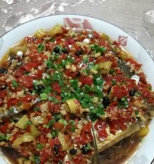 双色剁椒鱼头的做法（家常美食）