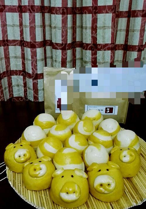 手工制作双色豆沙包（以传统技艺打造美味佳肴）