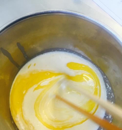 手把手教你制作双色蛋糕（一次性掌握蛋糕制作技巧）