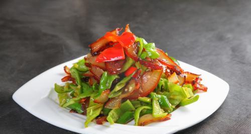 美食（怎样做最好吃的苕皮炒腊肉）
