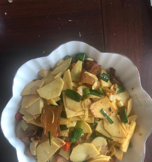 五花肉烧竹笋（家常美食的做法分享）