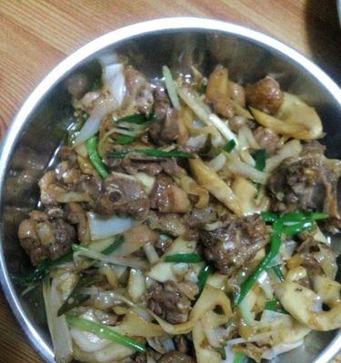 一道下饭好菜，热量低营养丰富，肉嫩酸爽口感让你回味无穷（一道下饭好菜）