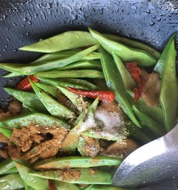 美味烧芸豆五花肉（烧出香气扑鼻的美食佳肴）