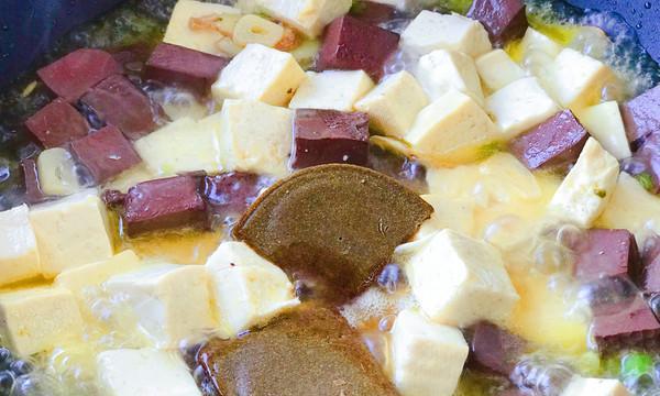 家常美食——烧双色豆腐（以豆为主）