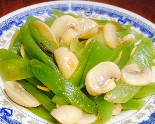 美味可口的烧盘蘑菇（用最简单的方法烹饪营养丰富的蘑菇）