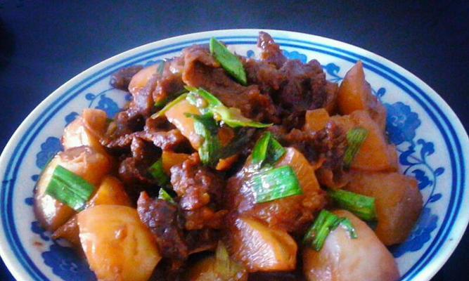 如何以土豆泥球烧牛肉（用土豆泥球提升烧牛肉的口感）